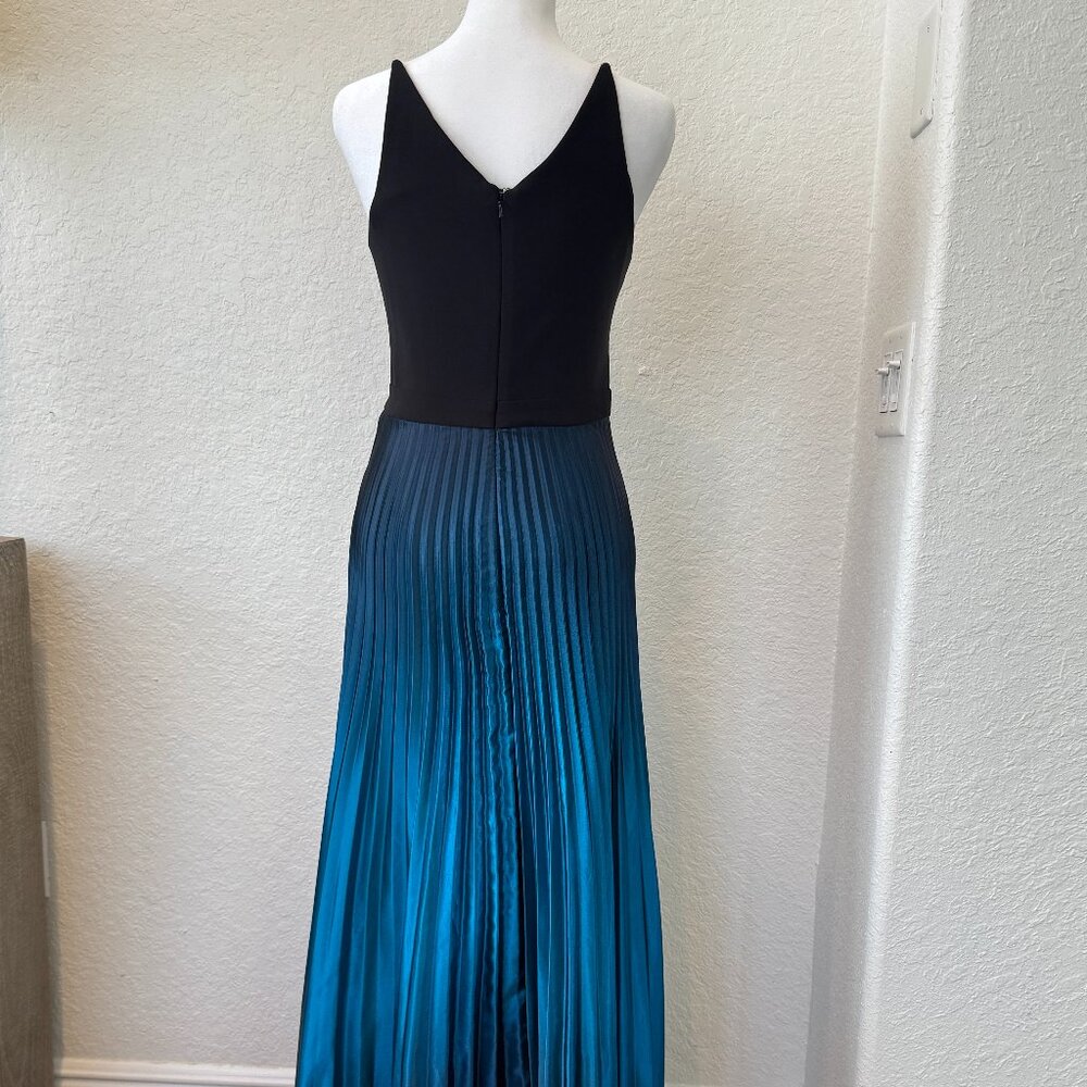 Bloomingdales AQUA Formal Evening Gown = Size 4